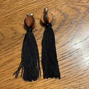 A lovely, light flirty pair of earrings for pierced ears